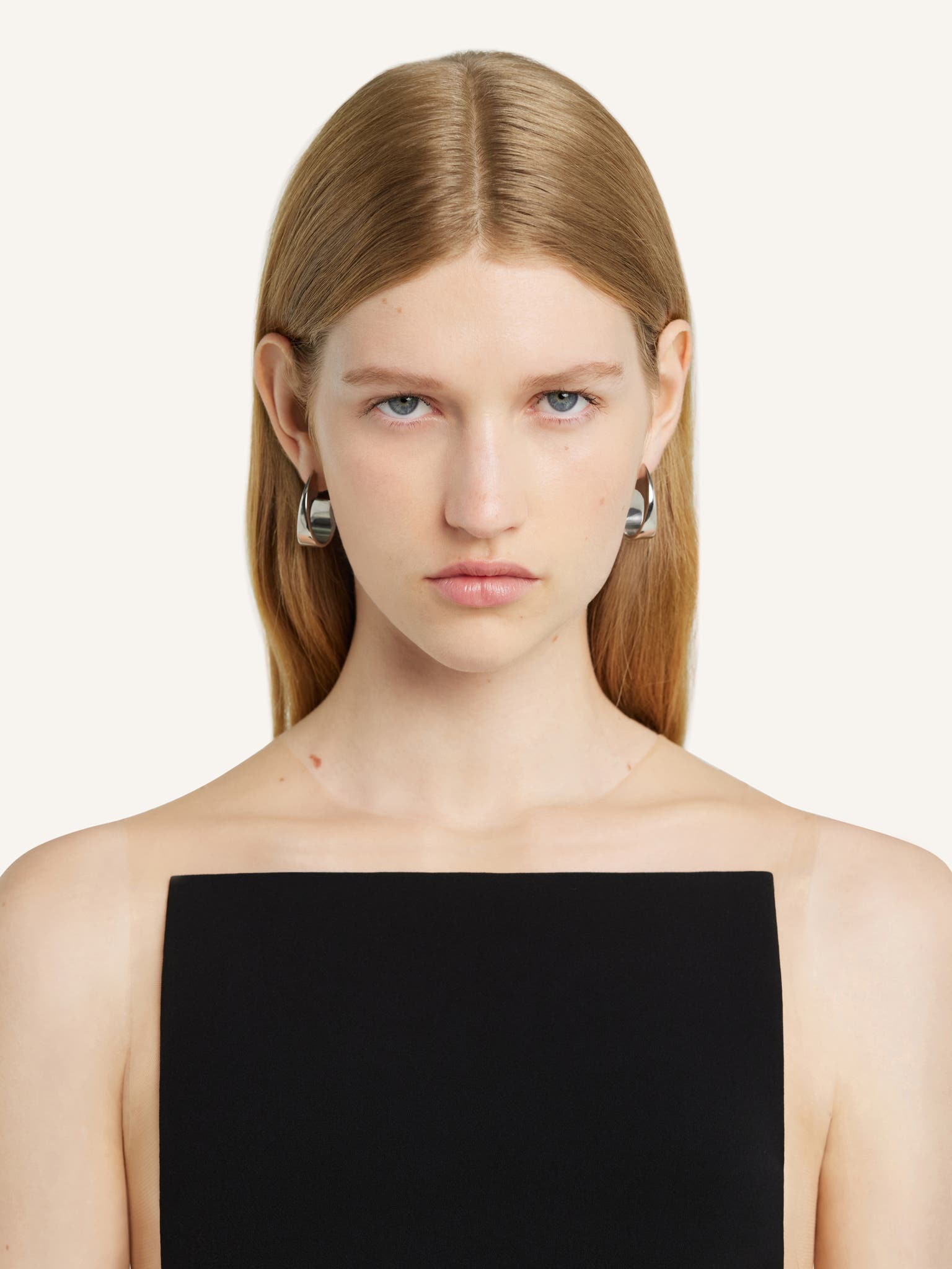 ONE CURVED EARRINGS