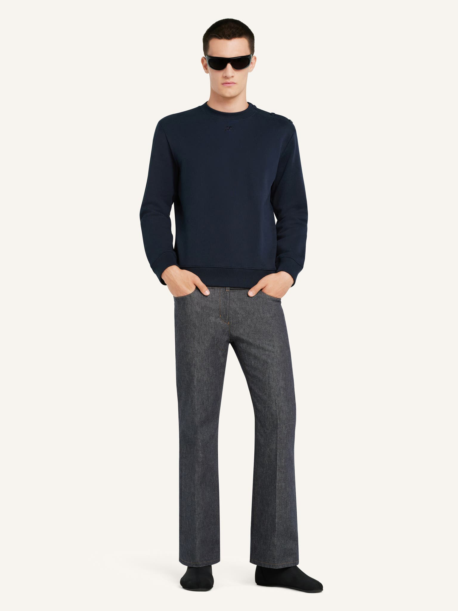 PULL EN MOLLETON BOUTONNÉ À L'ÉPAULE