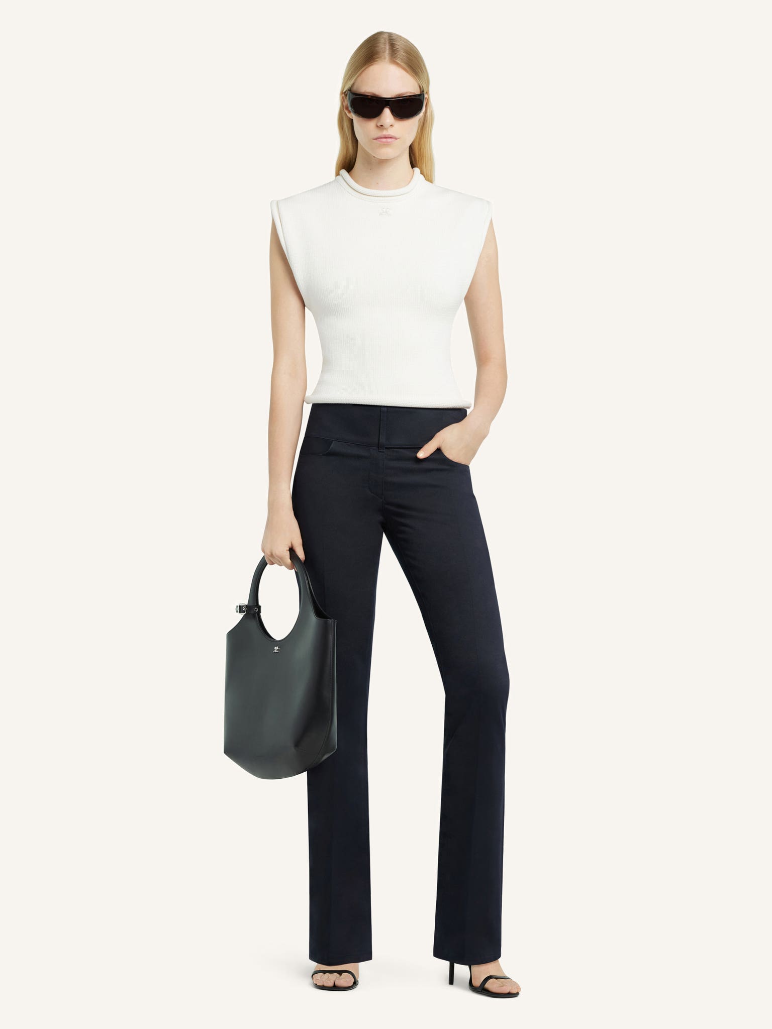 CROPPED SLEEVELES SWEATER