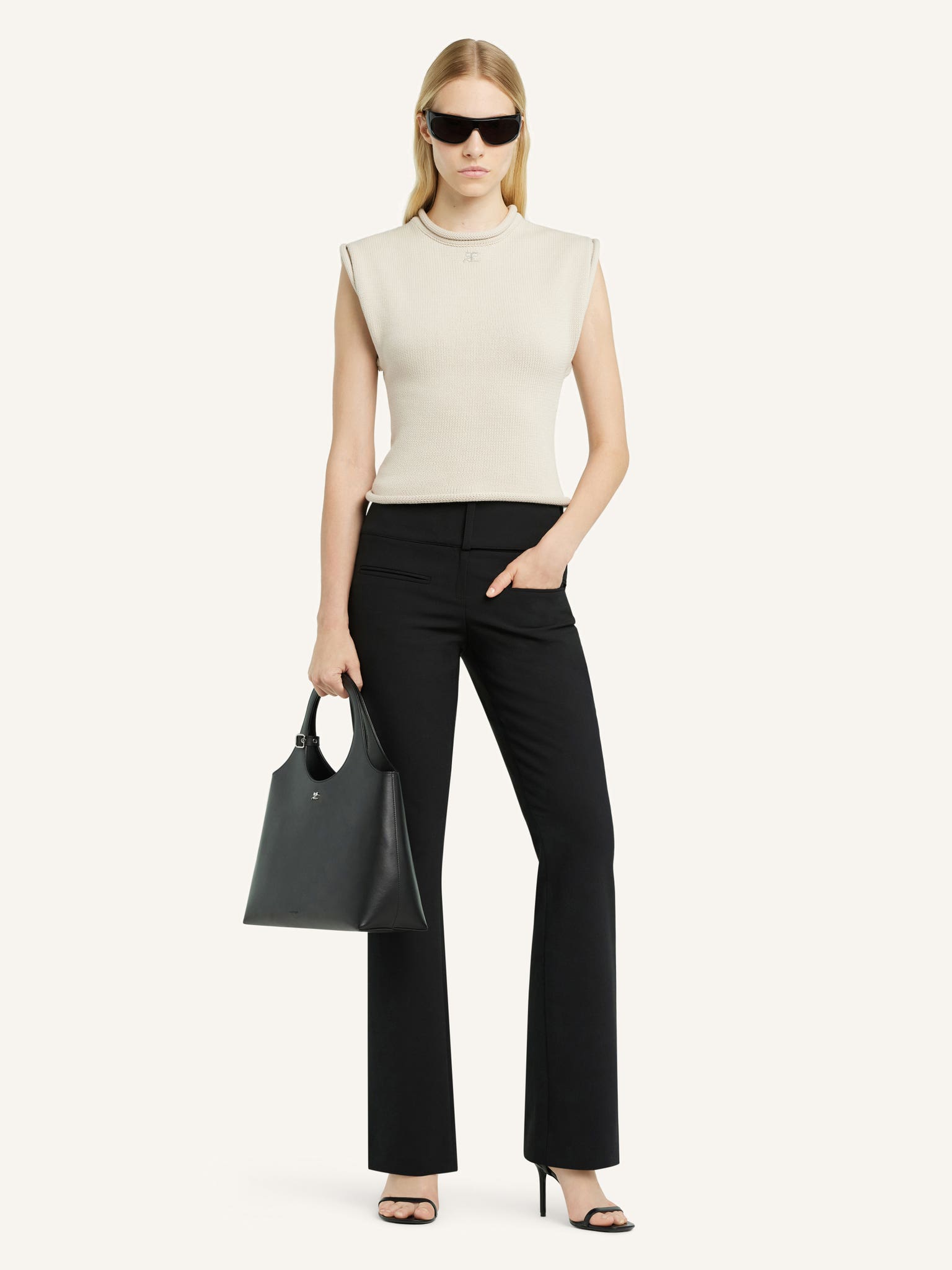 CROPPED SLEEVELES SWEATER