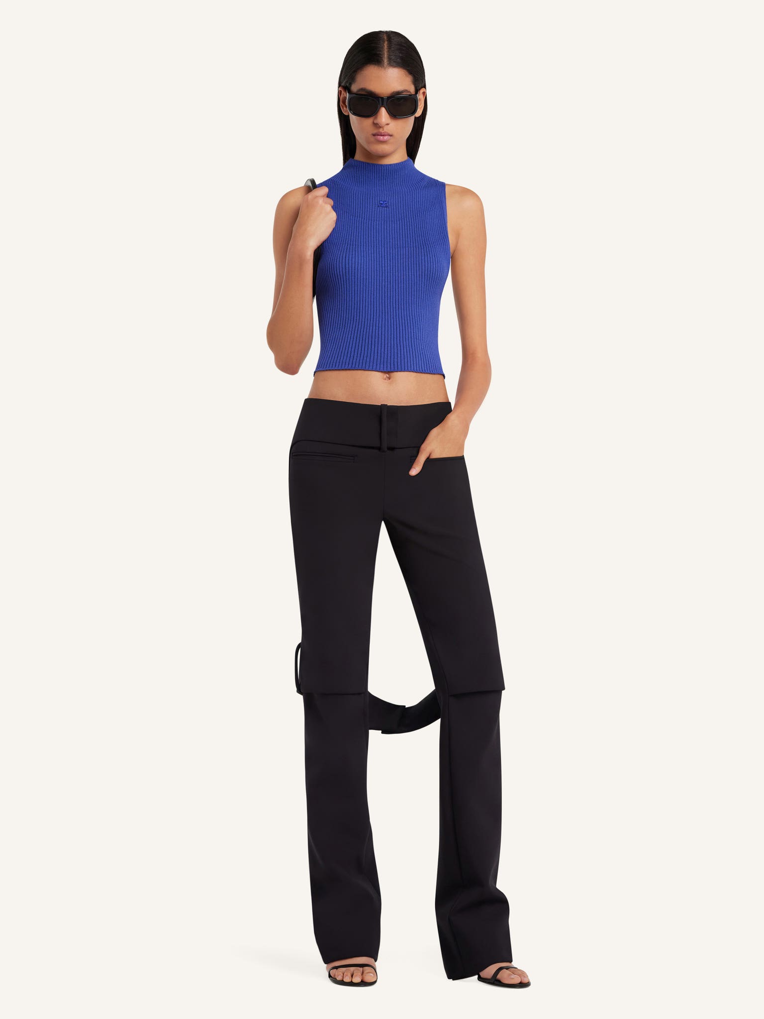 MOCKNECK LIGHT RIB CROPPED TOP