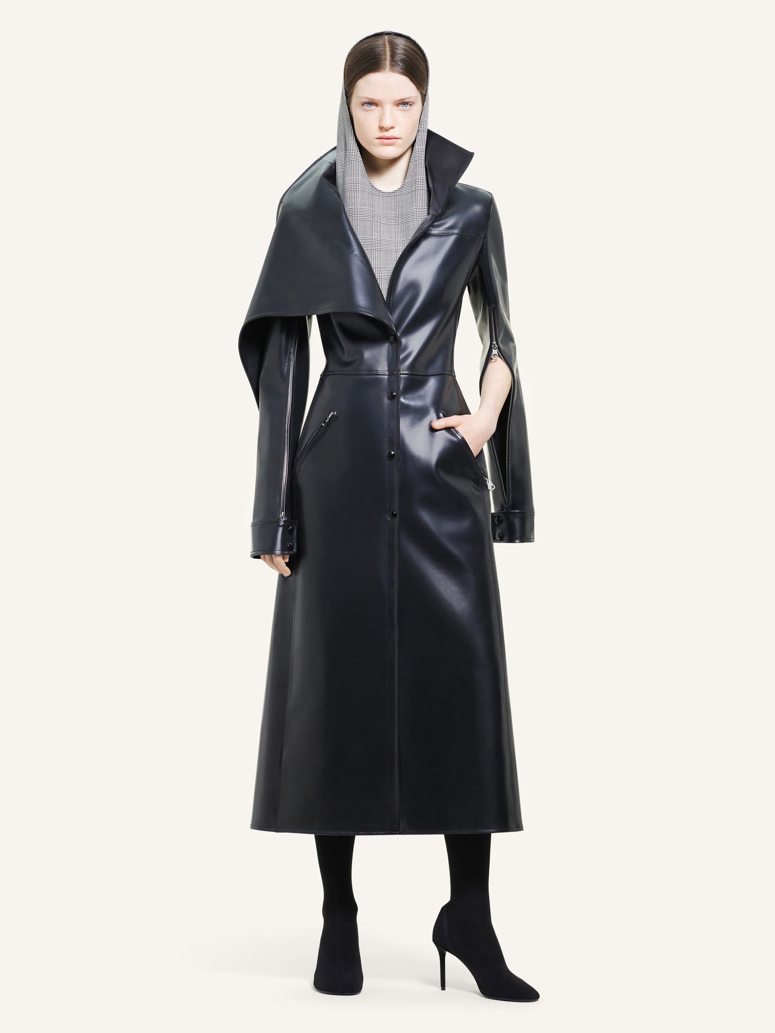 TRENCH COAT LONG EN LATEX